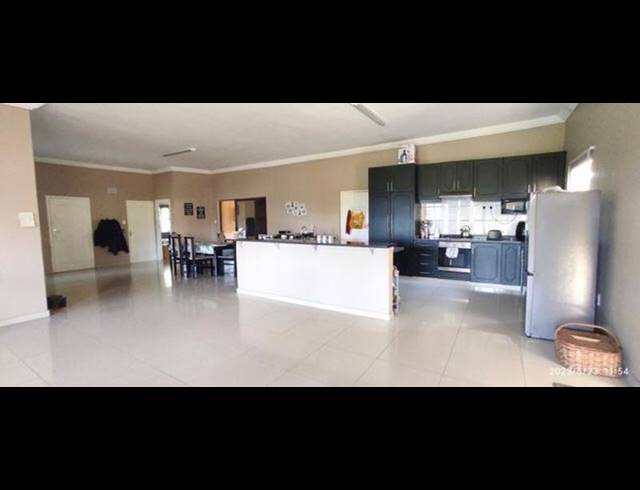 4 BEDROOM PROPERTY TO RENT IN SALMON BAY